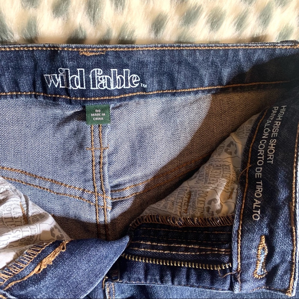 High Rise Shorts 🤍 - Picture 3 of 4